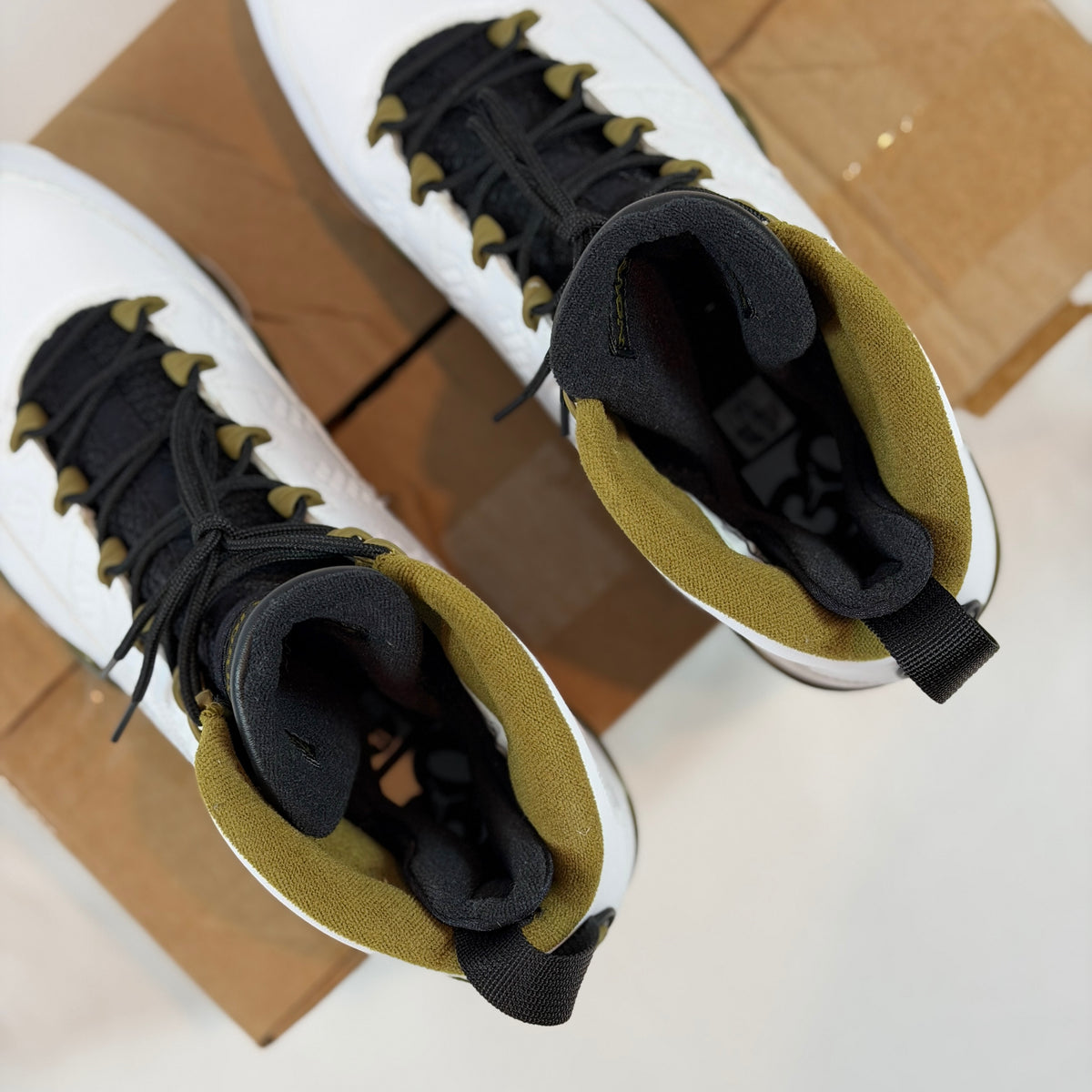 Jordan 9 Retro Statue (2015)