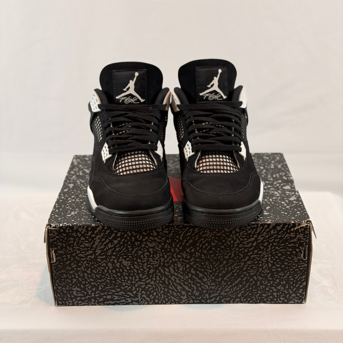 Jordan 4 Retro White Thunder (Pre-Owned)