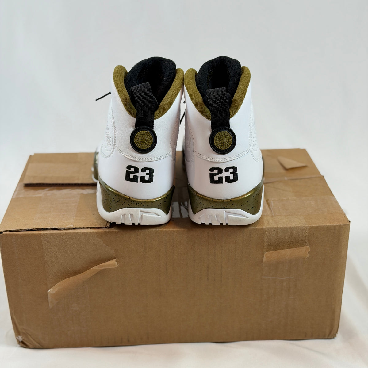 Jordan 9 Retro Statue (2015)