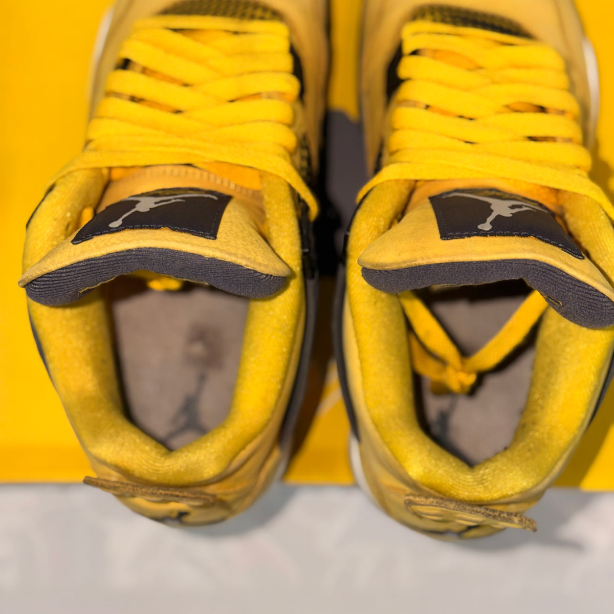Jordan 4 Retro Lightning (Pre-Owned)
