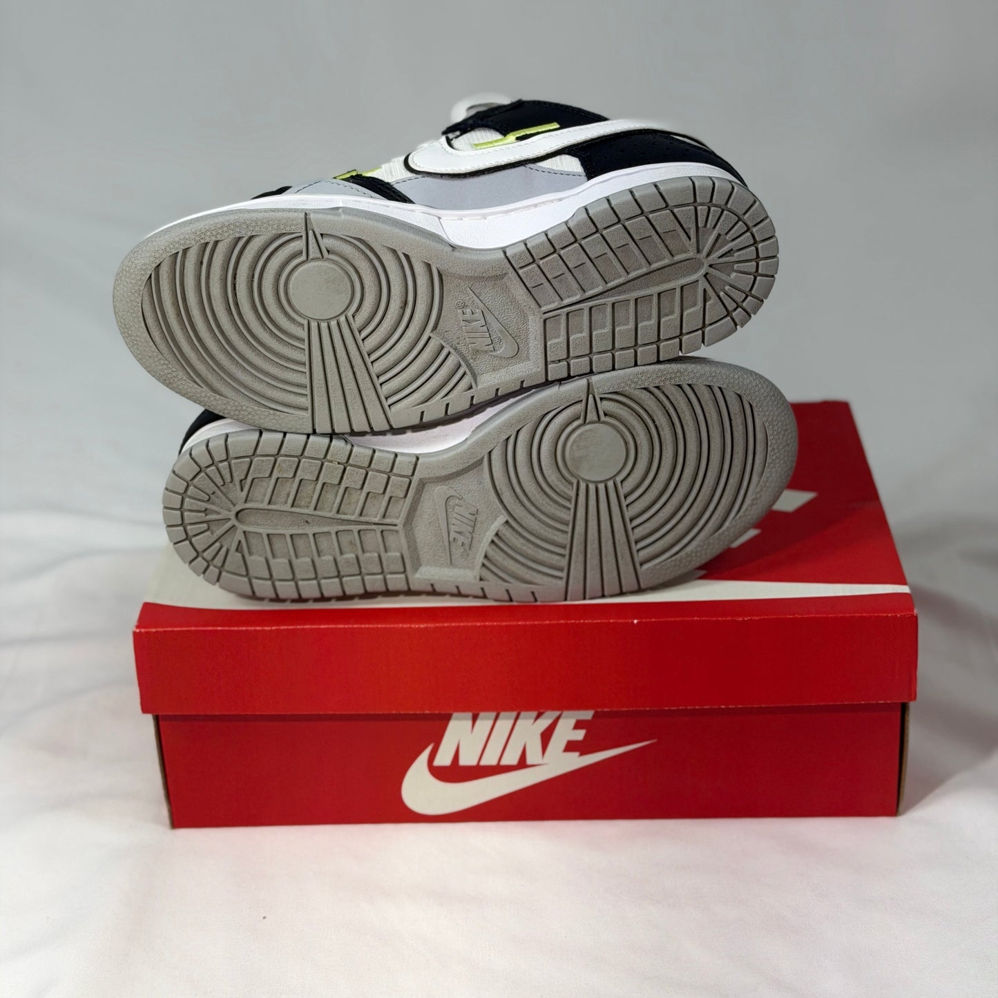 Nike Dunk Low Scrap
Wolf Grey Light Lemon Twist (Pre-Owned)