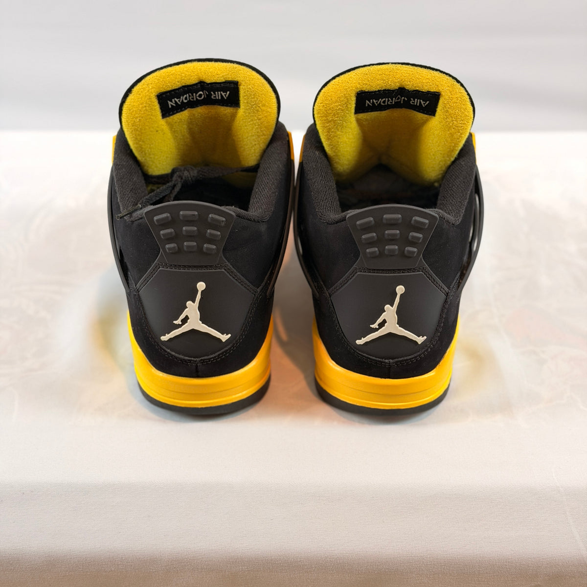 Jordan 4 Retro Thunder (2023)