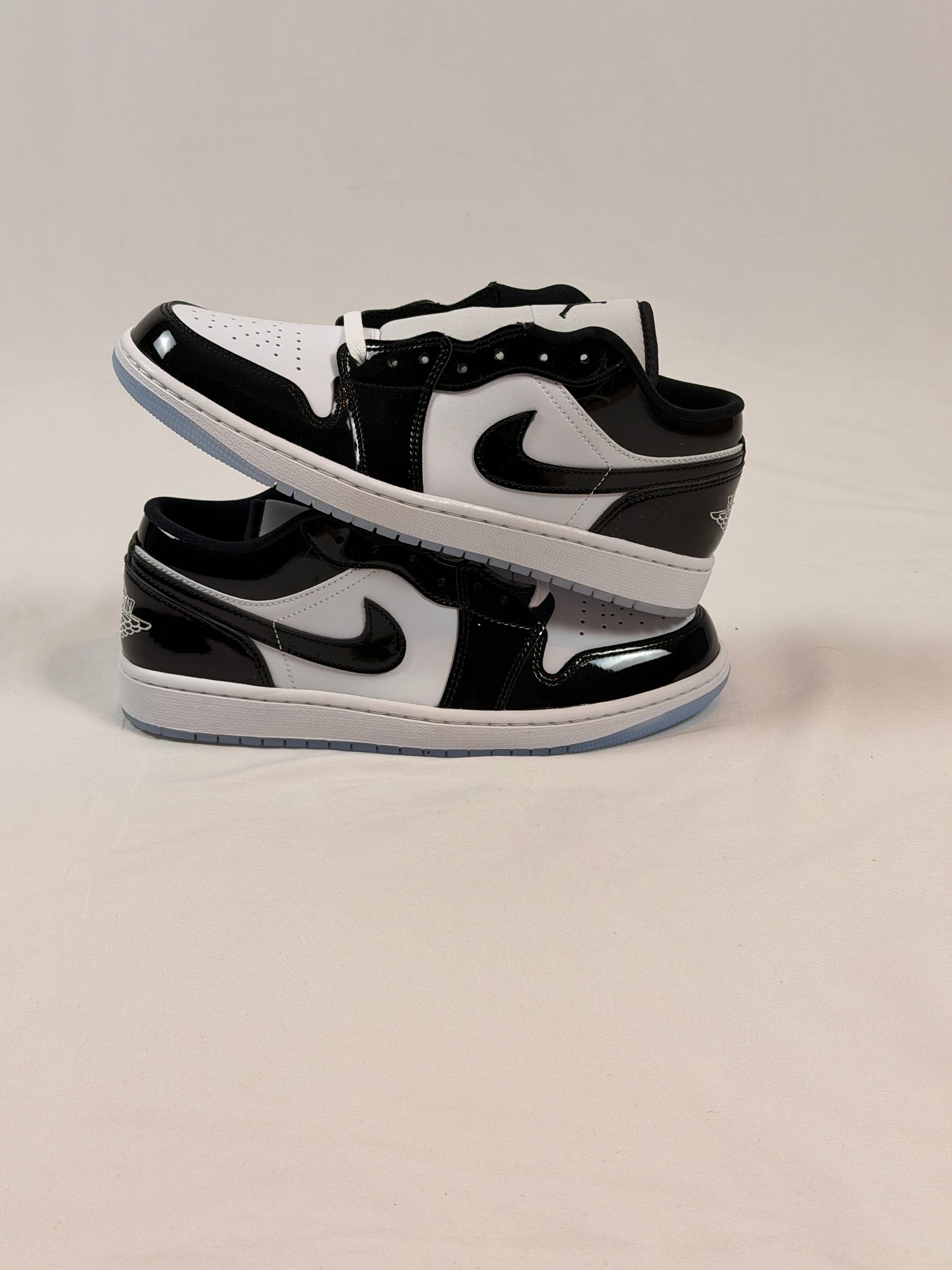 The Jordan 1 Low SE Concord (Damaged Box)