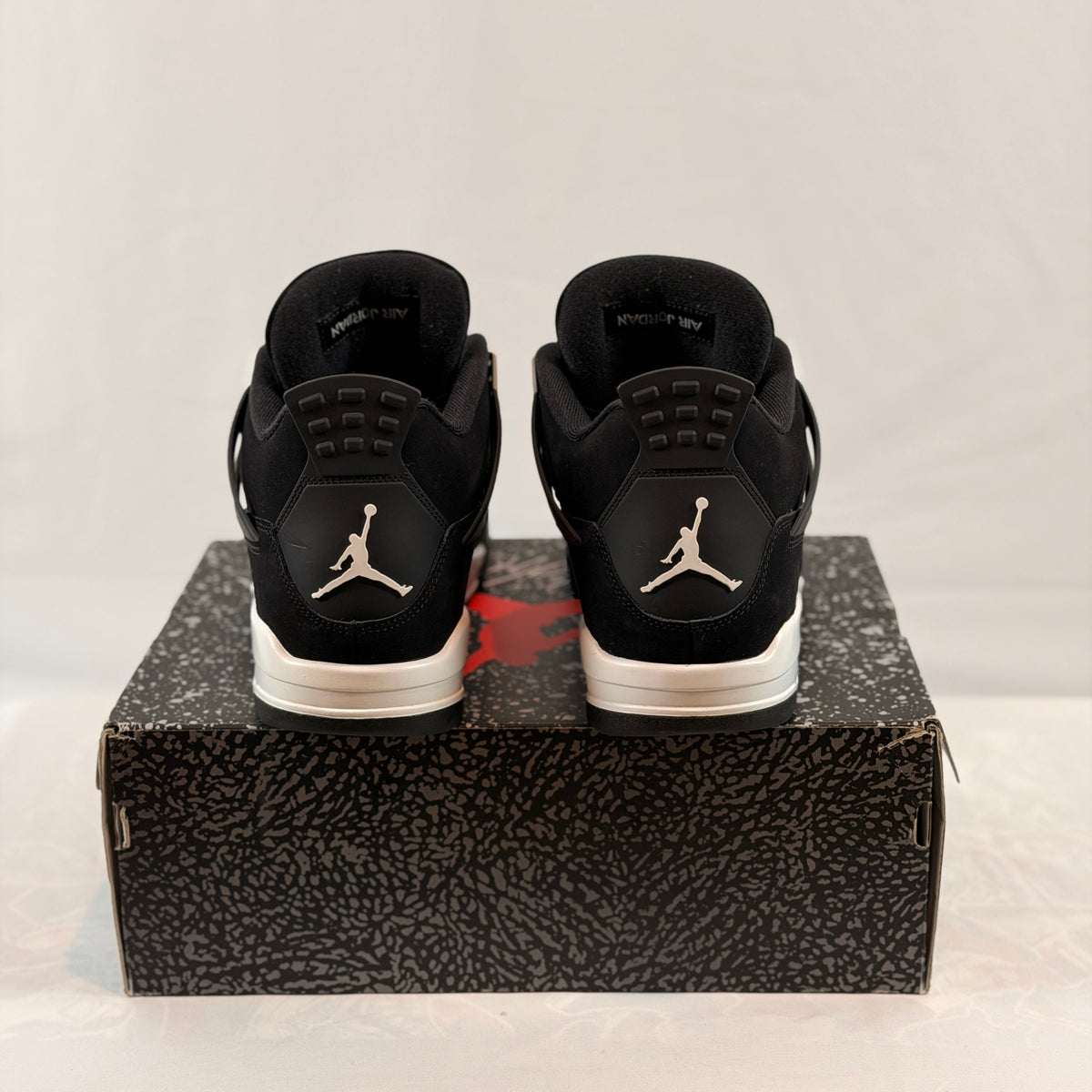Jordan 4 Retro White Thunder (Pre-Owned)