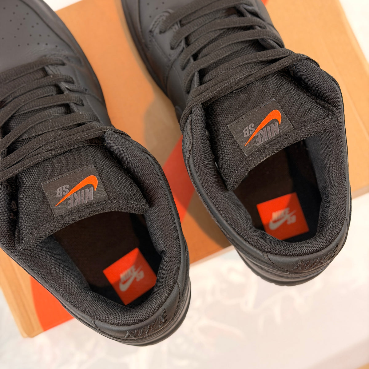 Nike SB Dunk Low Pro Triple Black (Pre-Owned)