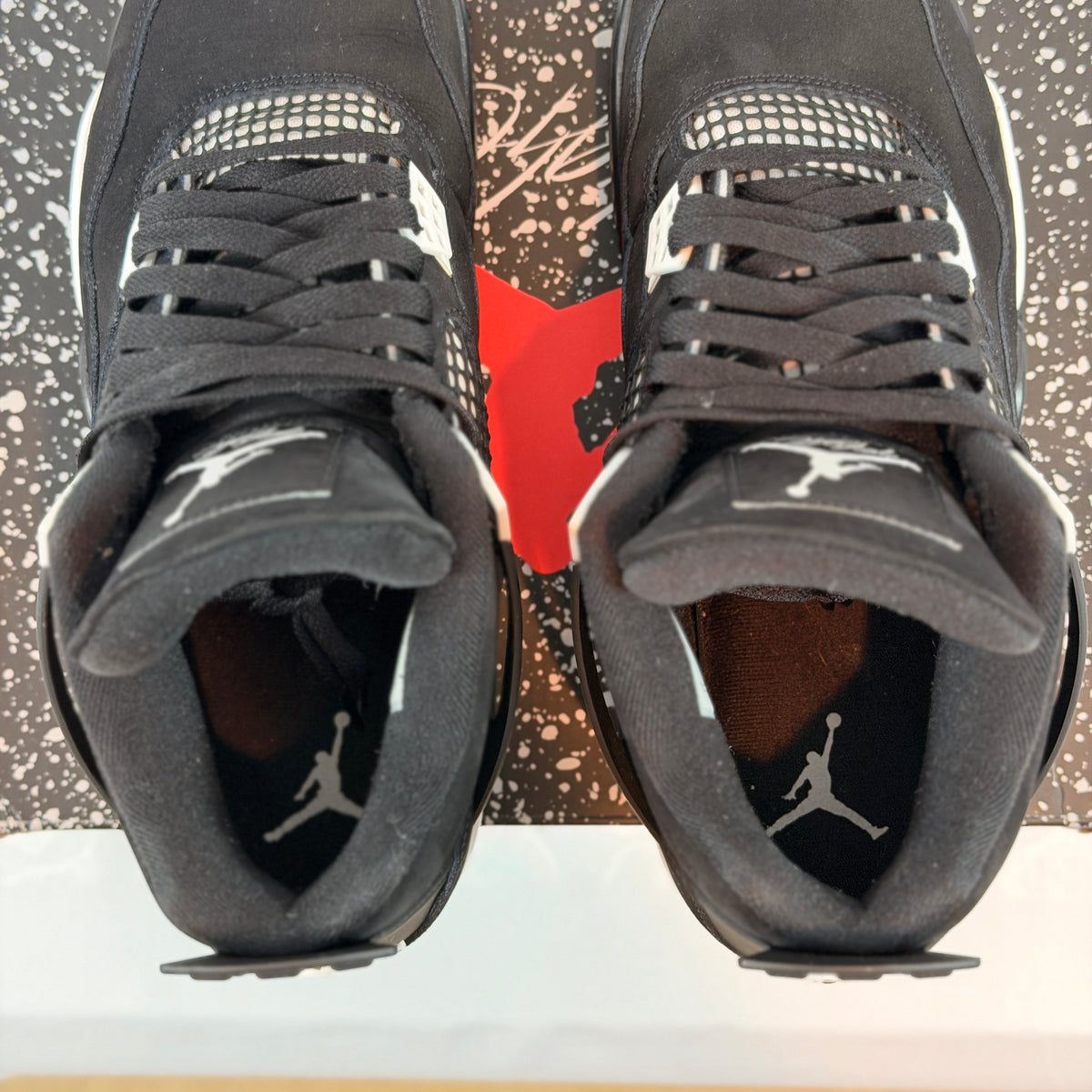 Jordan 4 Retro White Thunder (Pre-Owned)