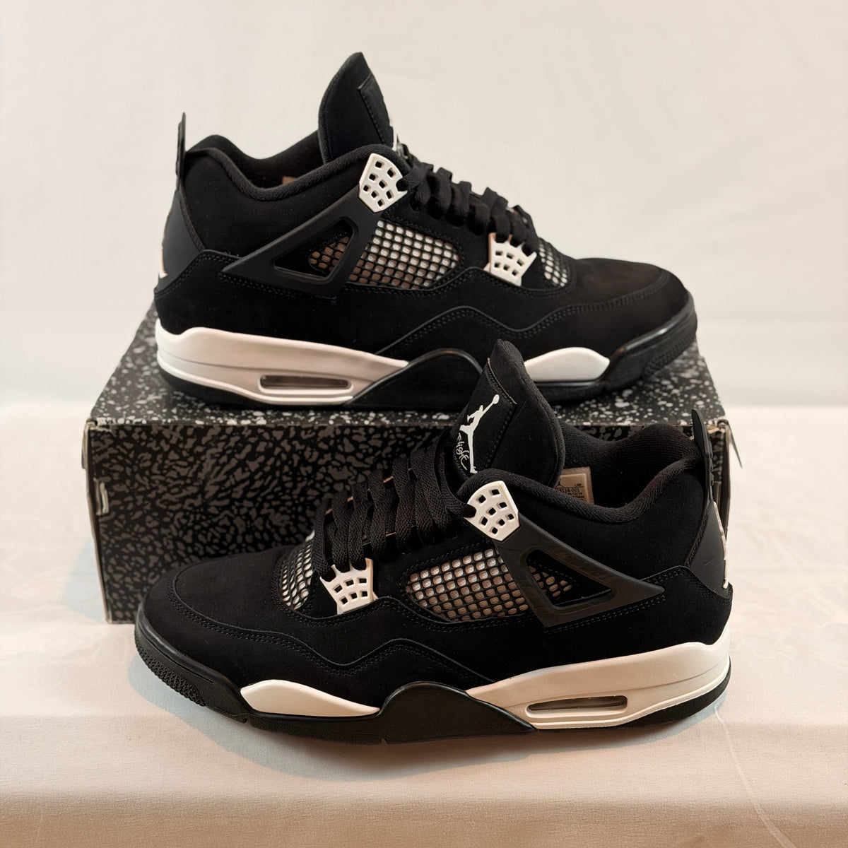 Jordan 4 Retro White Thunder (Pre-Owned)