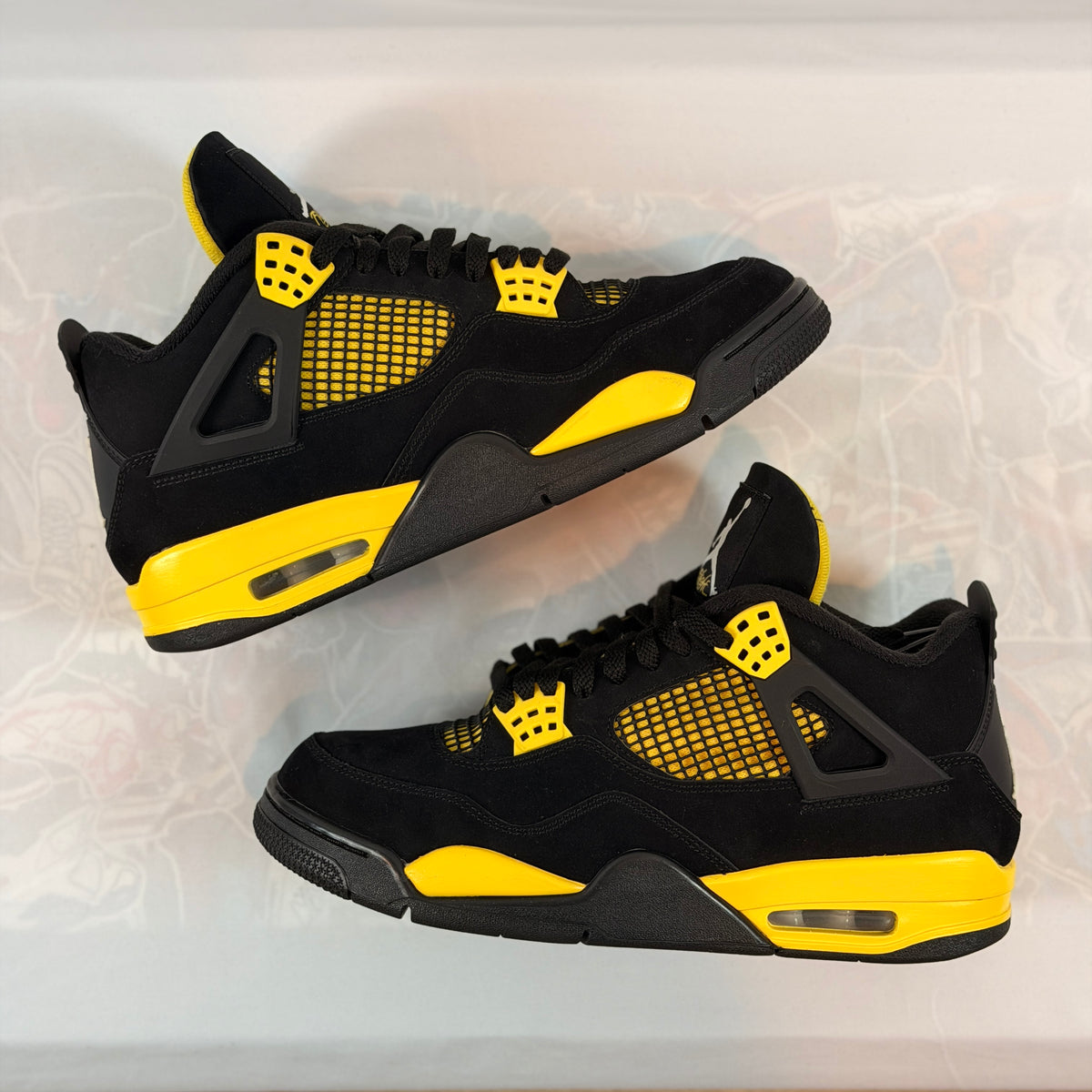 Jordan 4 Retro Thunder (2023)