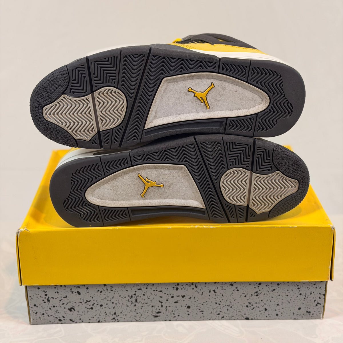 Jordan 4 Retro Lightning (Pre-Owned)