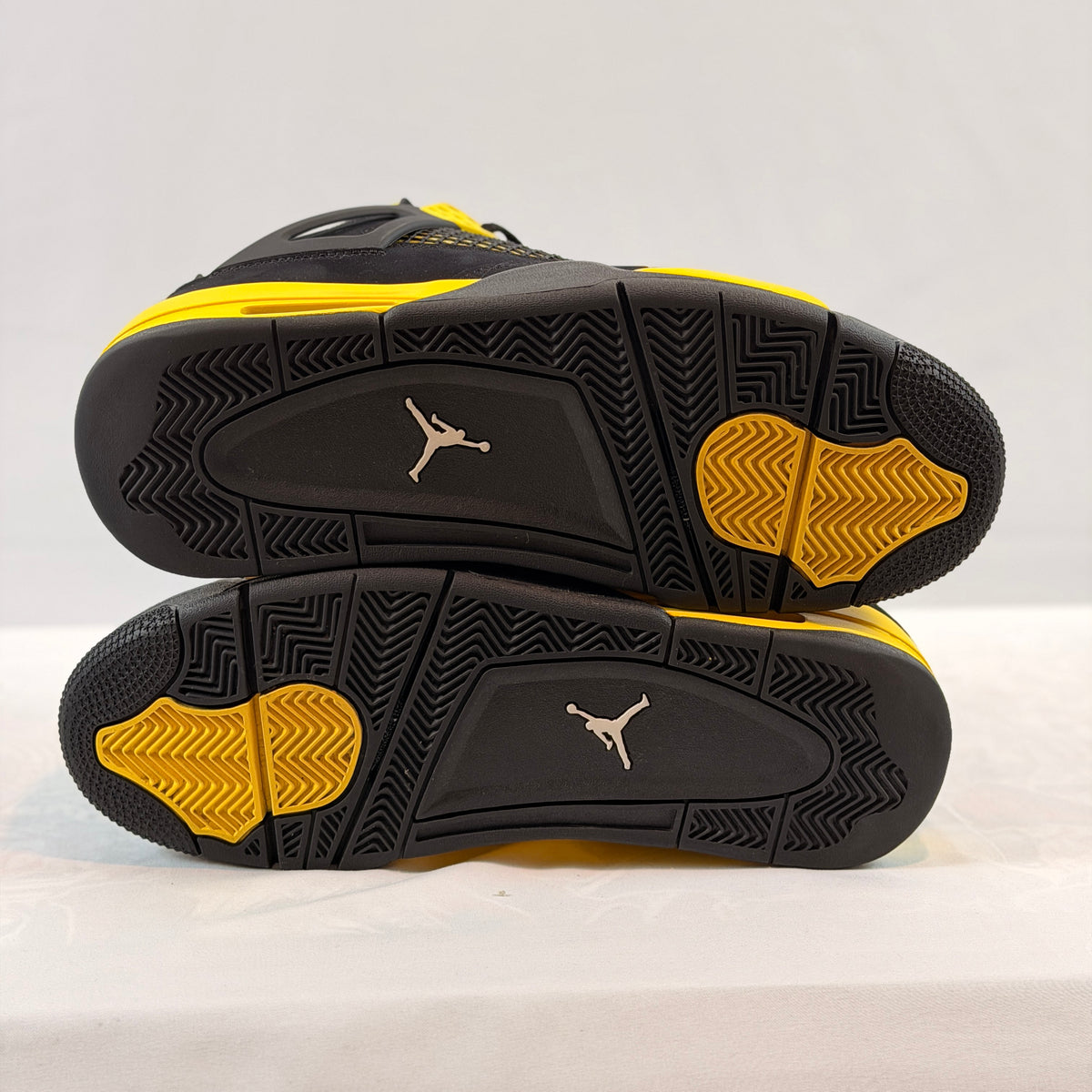 Jordan 4 Retro Thunder (2023)