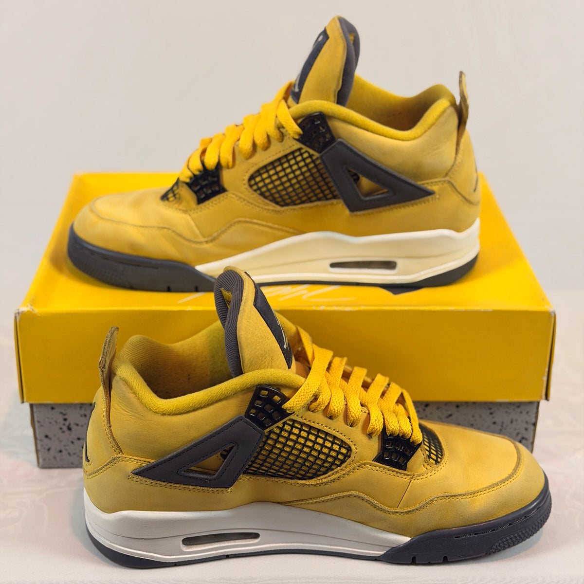 Jordan 4 Retro Lightning (Pre-Owned)
