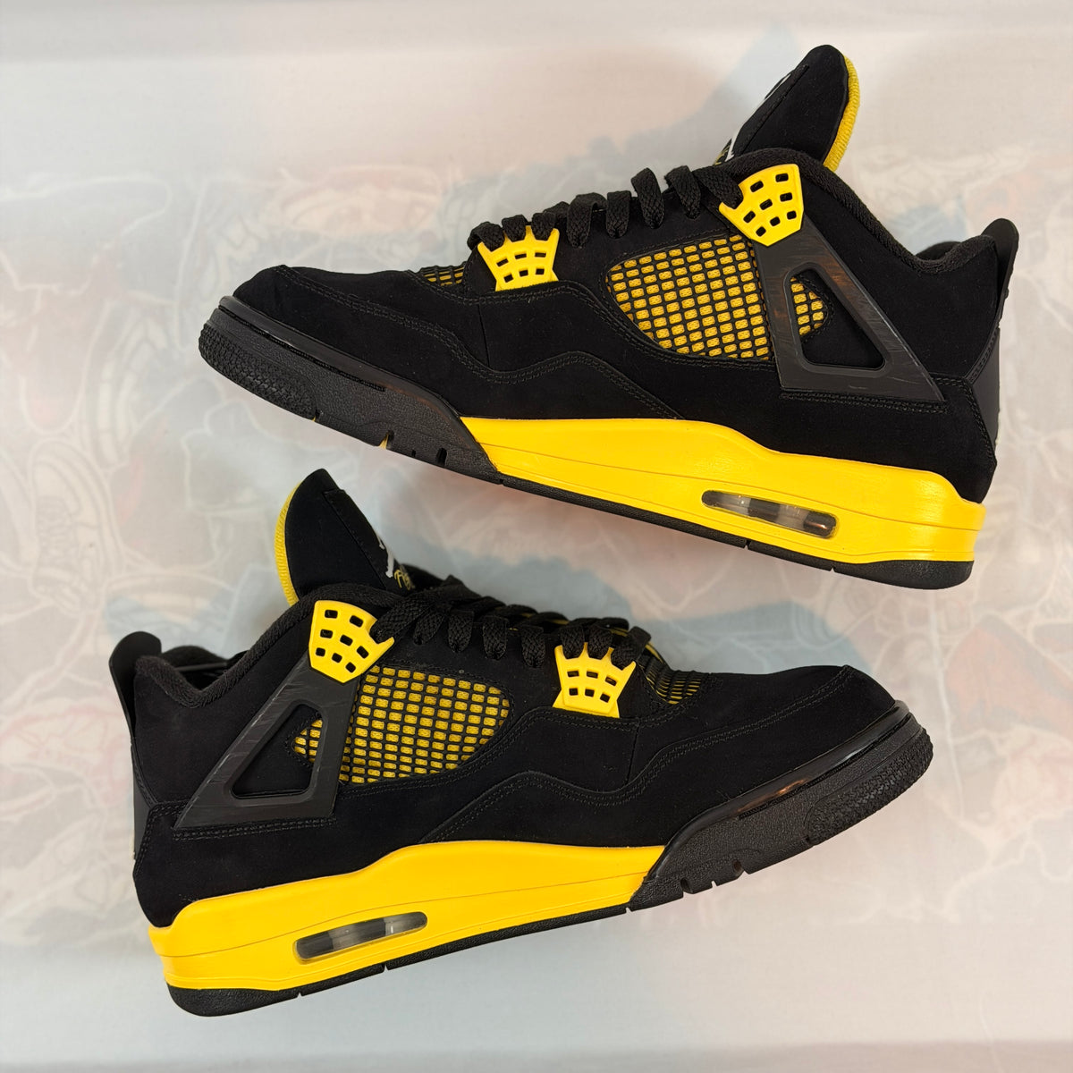 Jordan 4 Retro Thunder (2023)